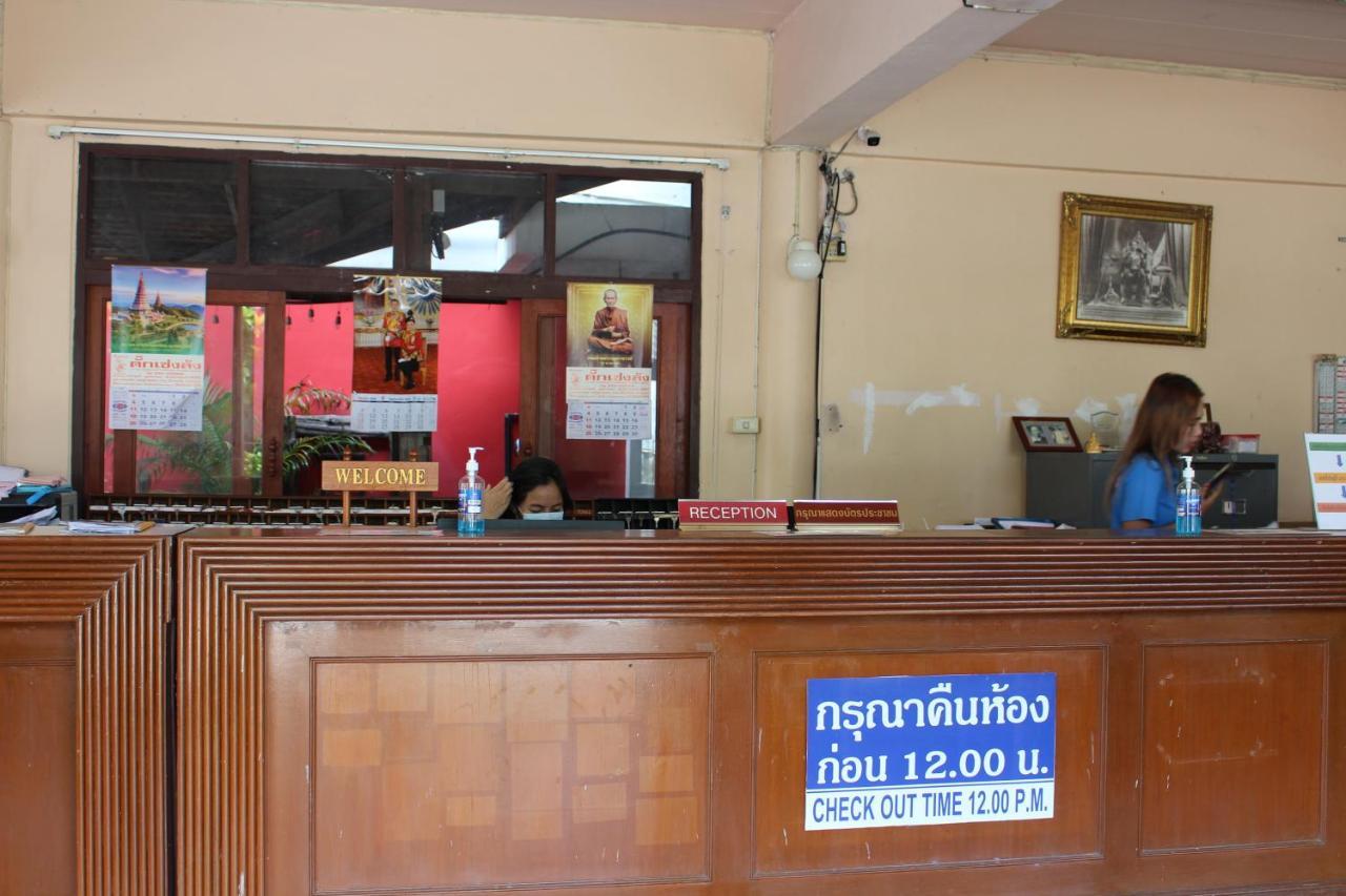 Oyo 75409 Premium The Family Hotel Chiang Mai Exterior photo