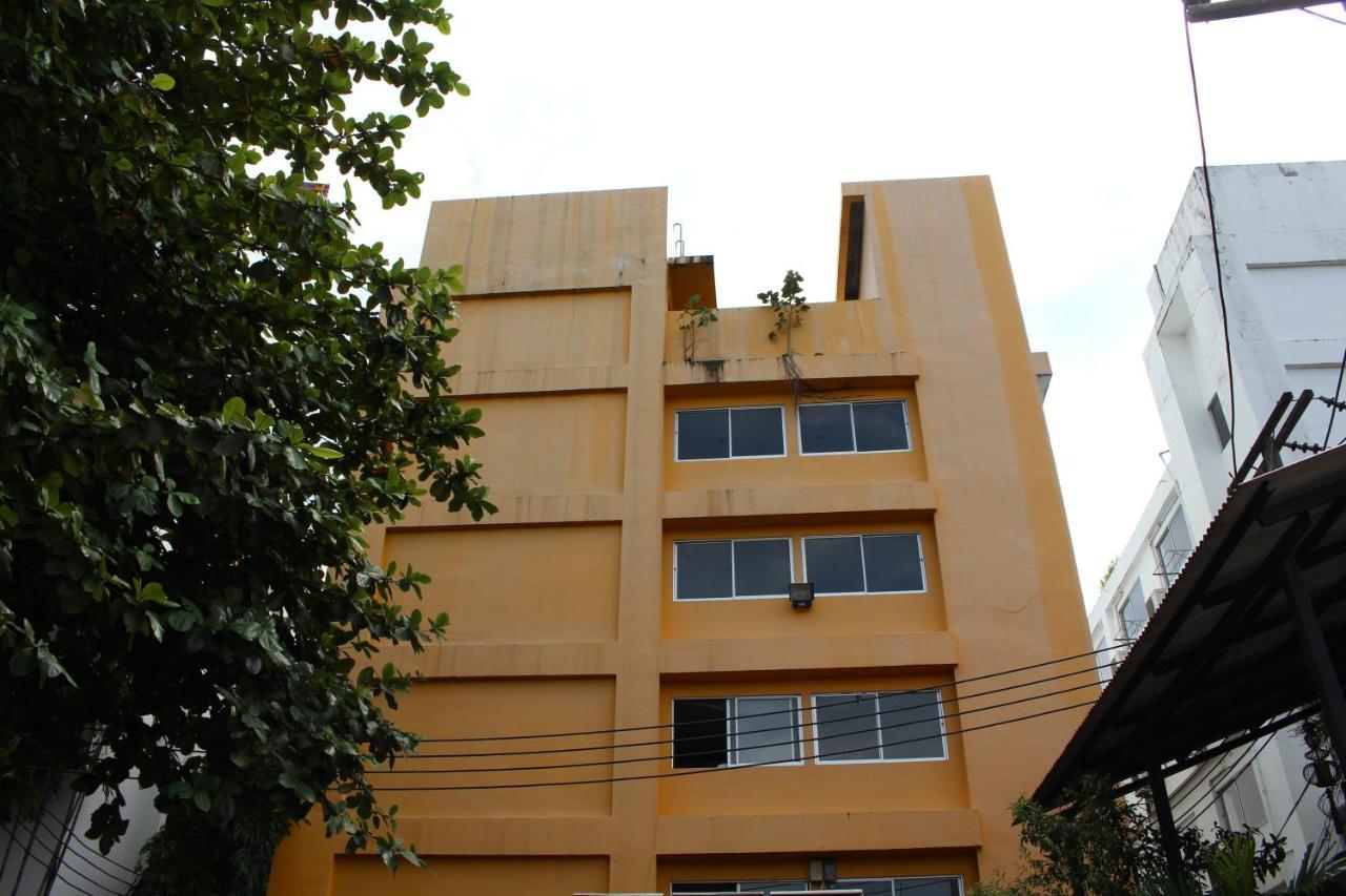 Oyo 75409 Premium The Family Hotel Chiang Mai Exterior photo