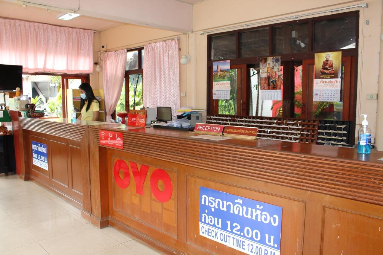 Oyo 75409 Premium The Family Hotel Chiang Mai Exterior photo