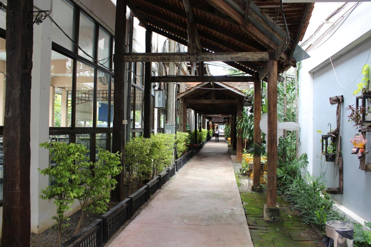 Oyo 75409 Premium The Family Hotel Chiang Mai Exterior photo