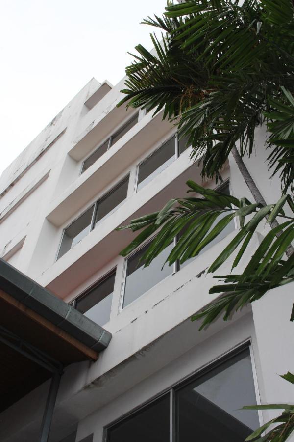 Oyo 75409 Premium The Family Hotel Chiang Mai Exterior photo