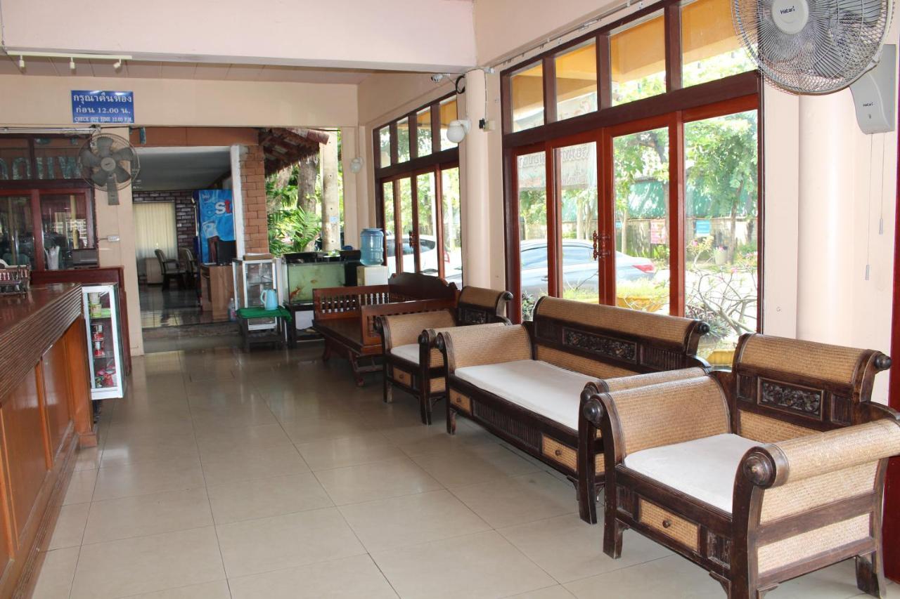 Oyo 75409 Premium The Family Hotel Chiang Mai Exterior photo