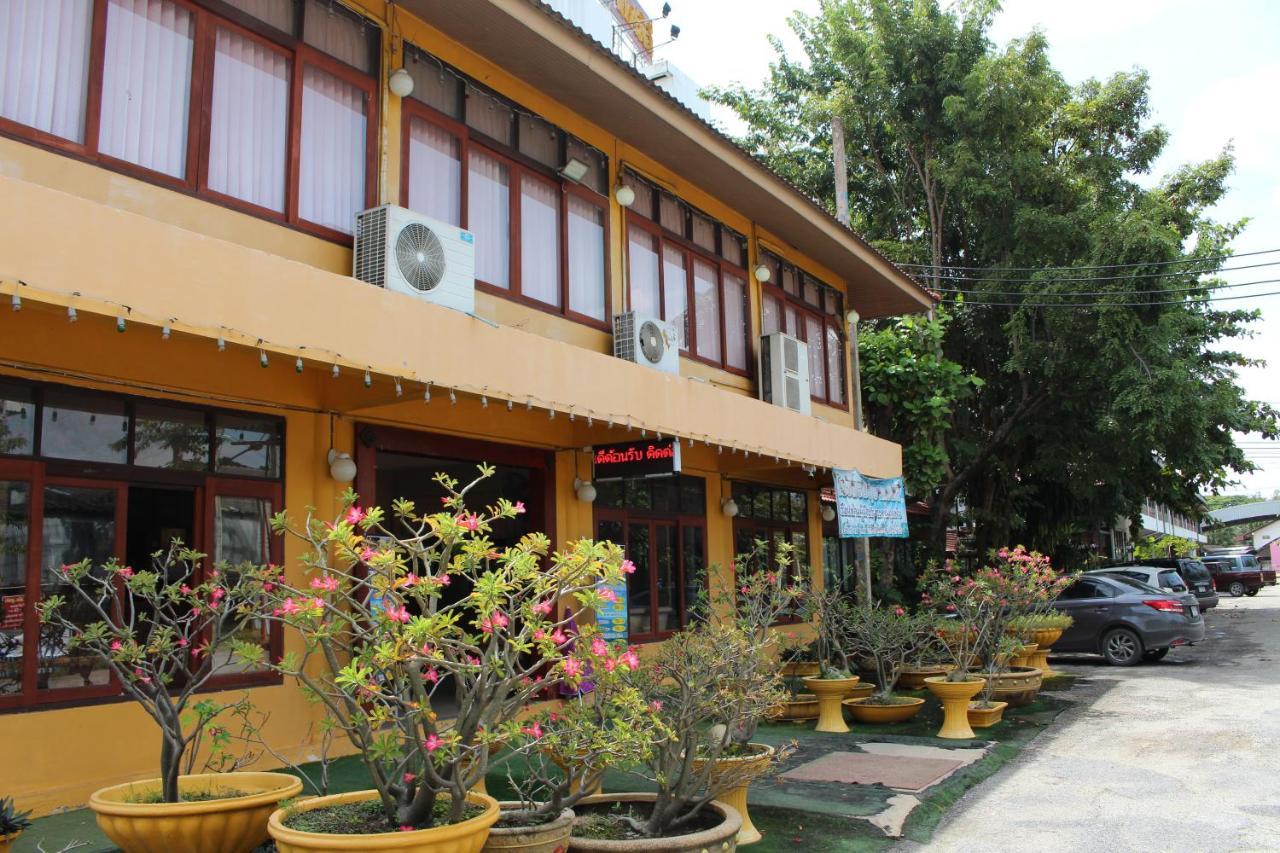 Oyo 75409 Premium The Family Hotel Chiang Mai Exterior photo